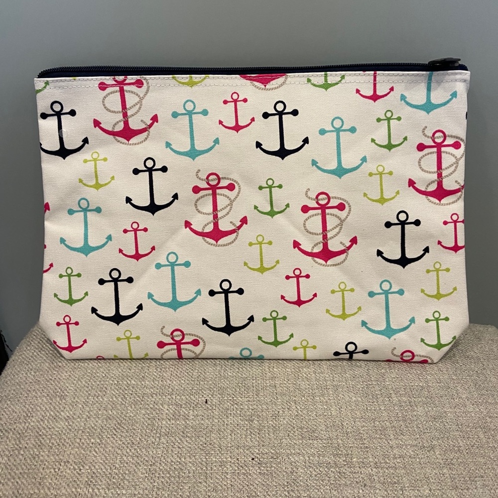 Thirty-one brand zipper pouch
